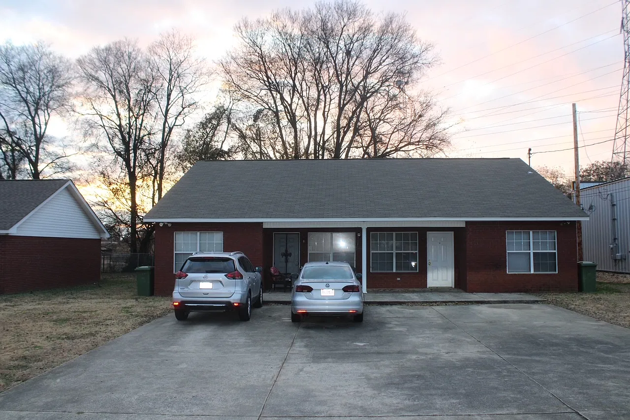 2 bed, 900 sqft, $850 — Photo 1