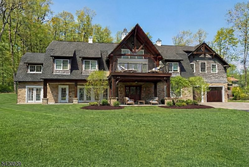 1st image of 3 Laurel Ln
