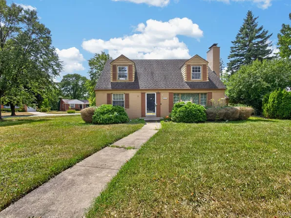 28025 Sunset Blvd W, Lathrup Village, MI 48076