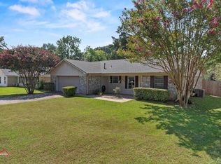 2704 Cedarcrest Dr, Marshall, TX 75672