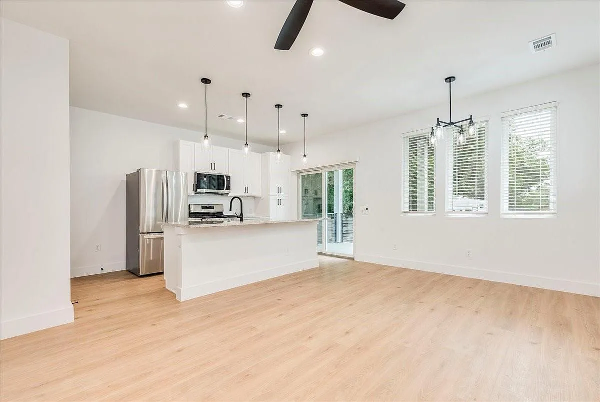 2 bed, 2.5 bath, 958 sqft, $2,200 — Photo 4