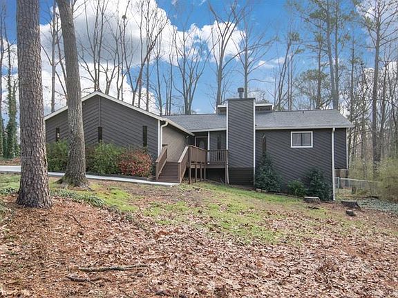 2nd image of 4046 White Oak Cir