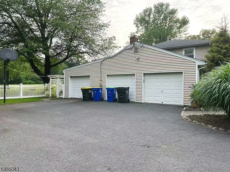21 Meadowview Rd — Photo 6