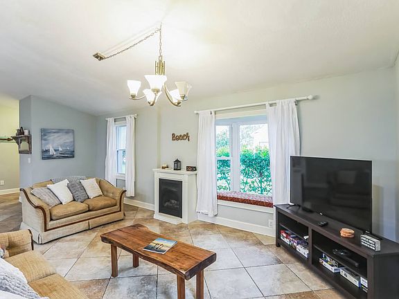 3rd image of 112 Riverview Dr