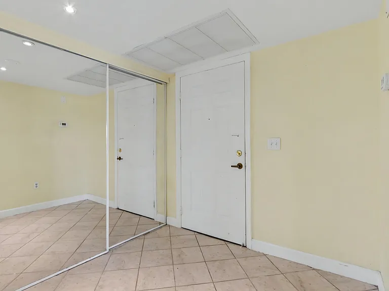 701 NW 19th St #401 — Photo 27