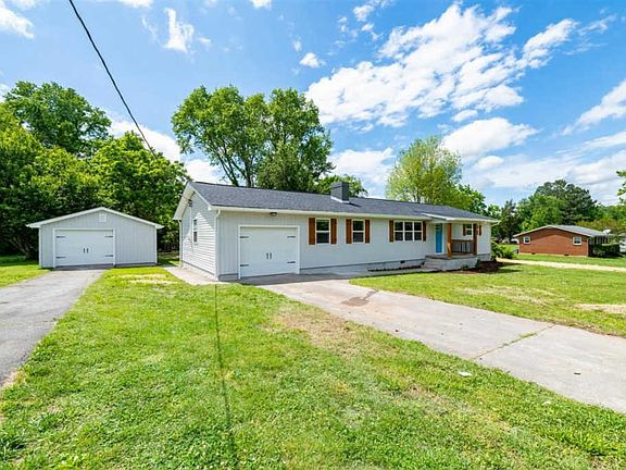 3rd image of 221 Branch Ln