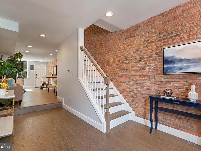 1708 Latrobe St — Photo 4