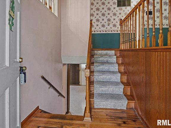 4th image of 1821 Denton Dr