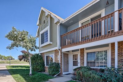 Move In Ready Condo!