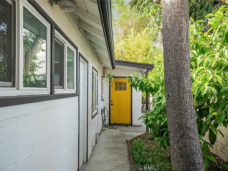 1285 E Broadway — Photo 1