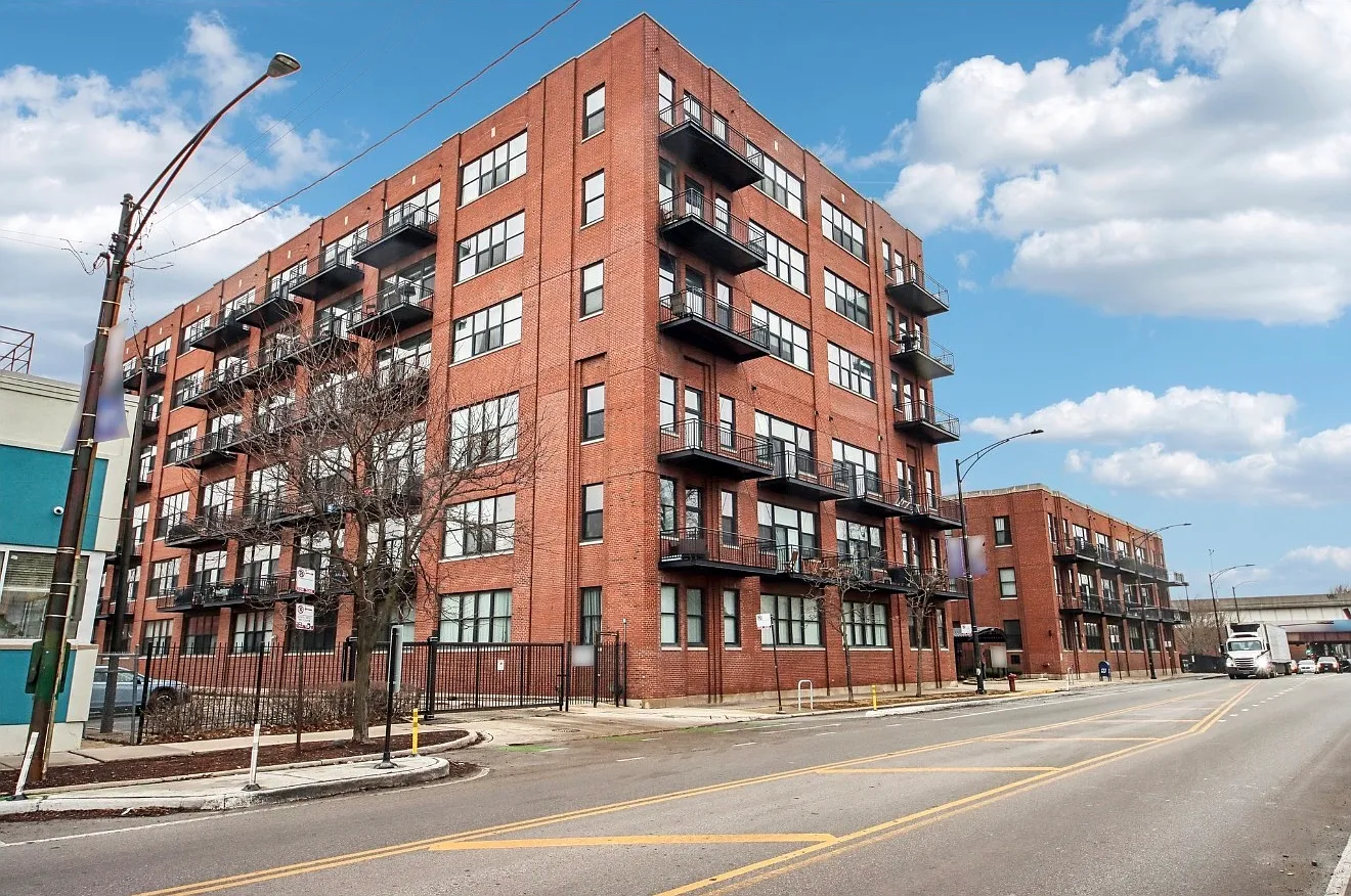 2 bed, 1160 sqft, $2,250 — Photo 2