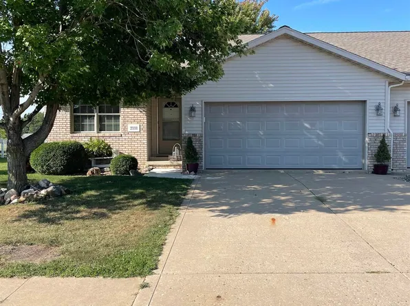 2111 Mount Vernon Dr, Pekin, IL 61554