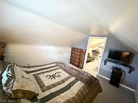 5th image of 221 W Wood St