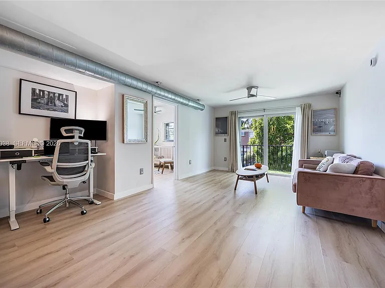 1900 Meridian Ave #204 — Photo 10