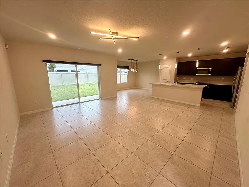 5 bed, 3.0 bath, 2660 sqft, $2,700 — Photo 4