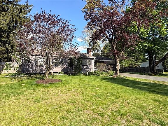 3rd image of 15 Fairhaven Dr