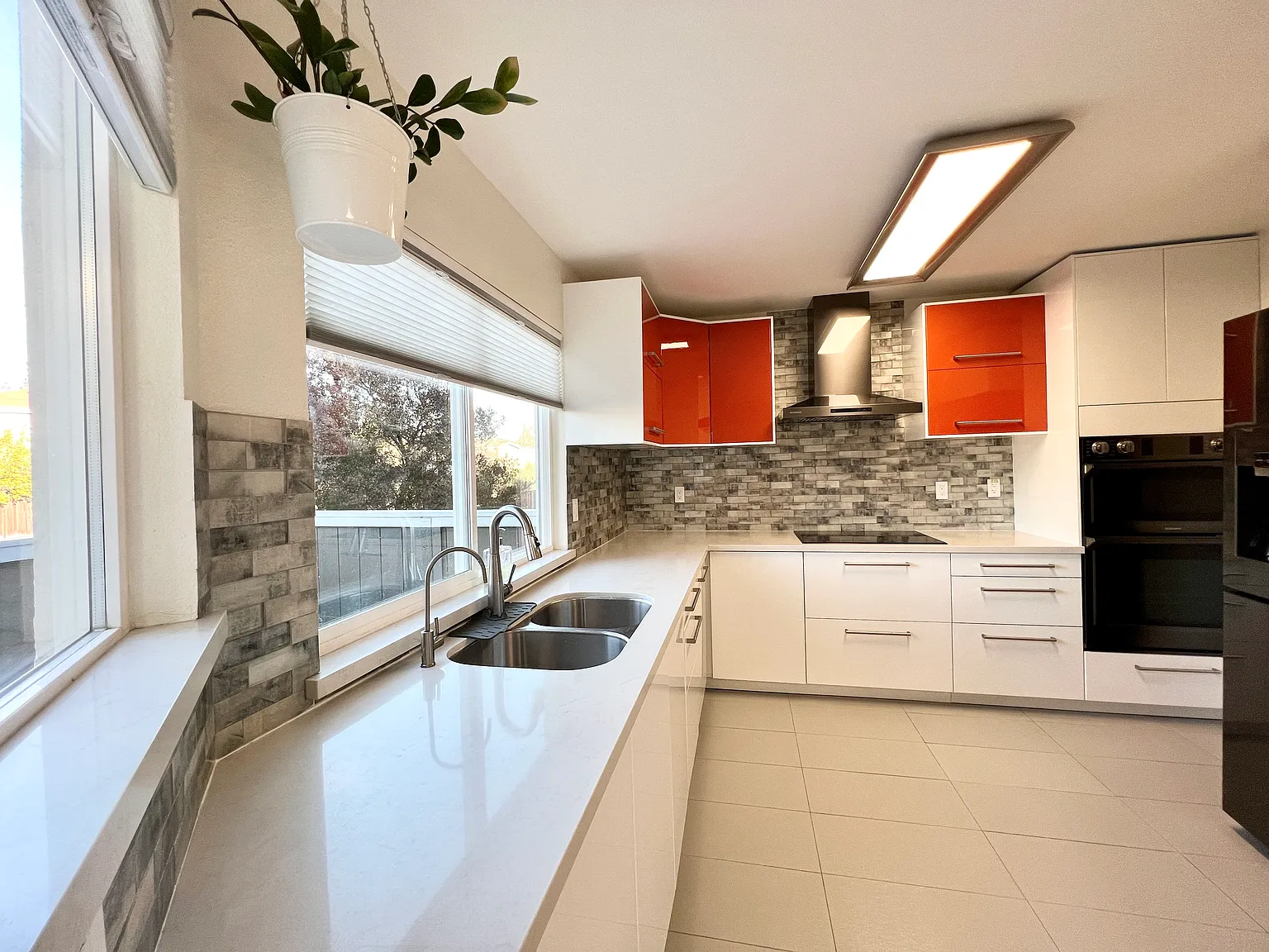 2 bed, 2.5 bath, 1282 sqft, $3,950 — Photo 2