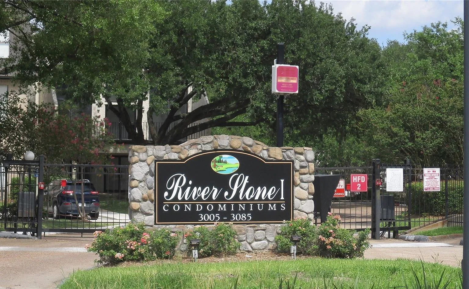 2 bed, 1.5 bath, 950 sqft, $1,345 — Photo 1