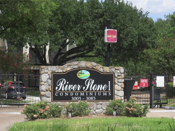 3025 Walnut Bend Ln APT 21, Houston, TX 77042