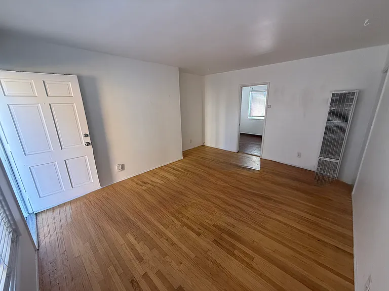221 W 14th St #223 — Photo 5