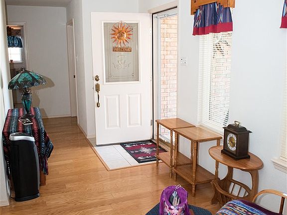 5th image of 805 Monterrey Dr