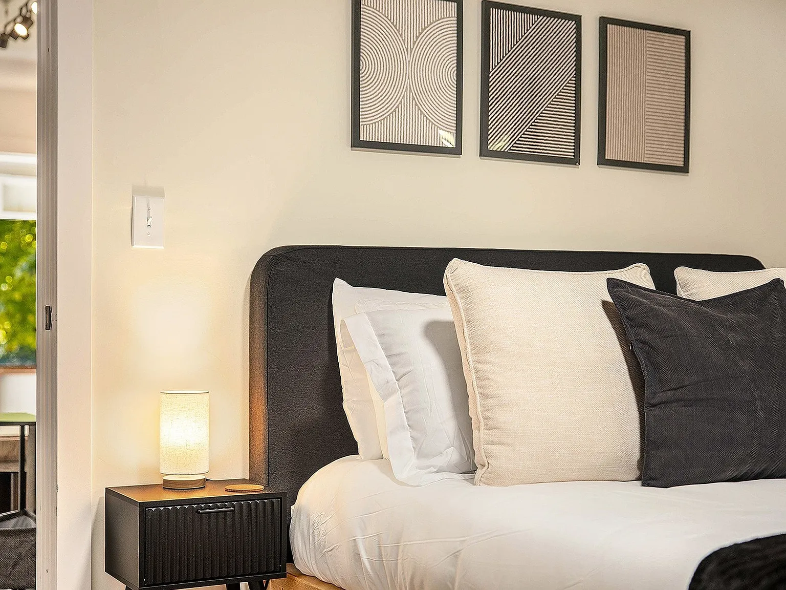 2 bed, 700 sqft, $2,797 — Photo 3