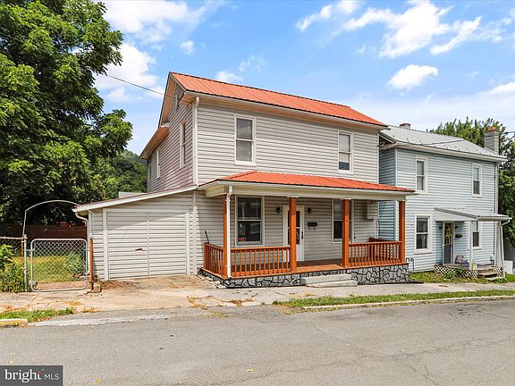3rd image of 114 D St