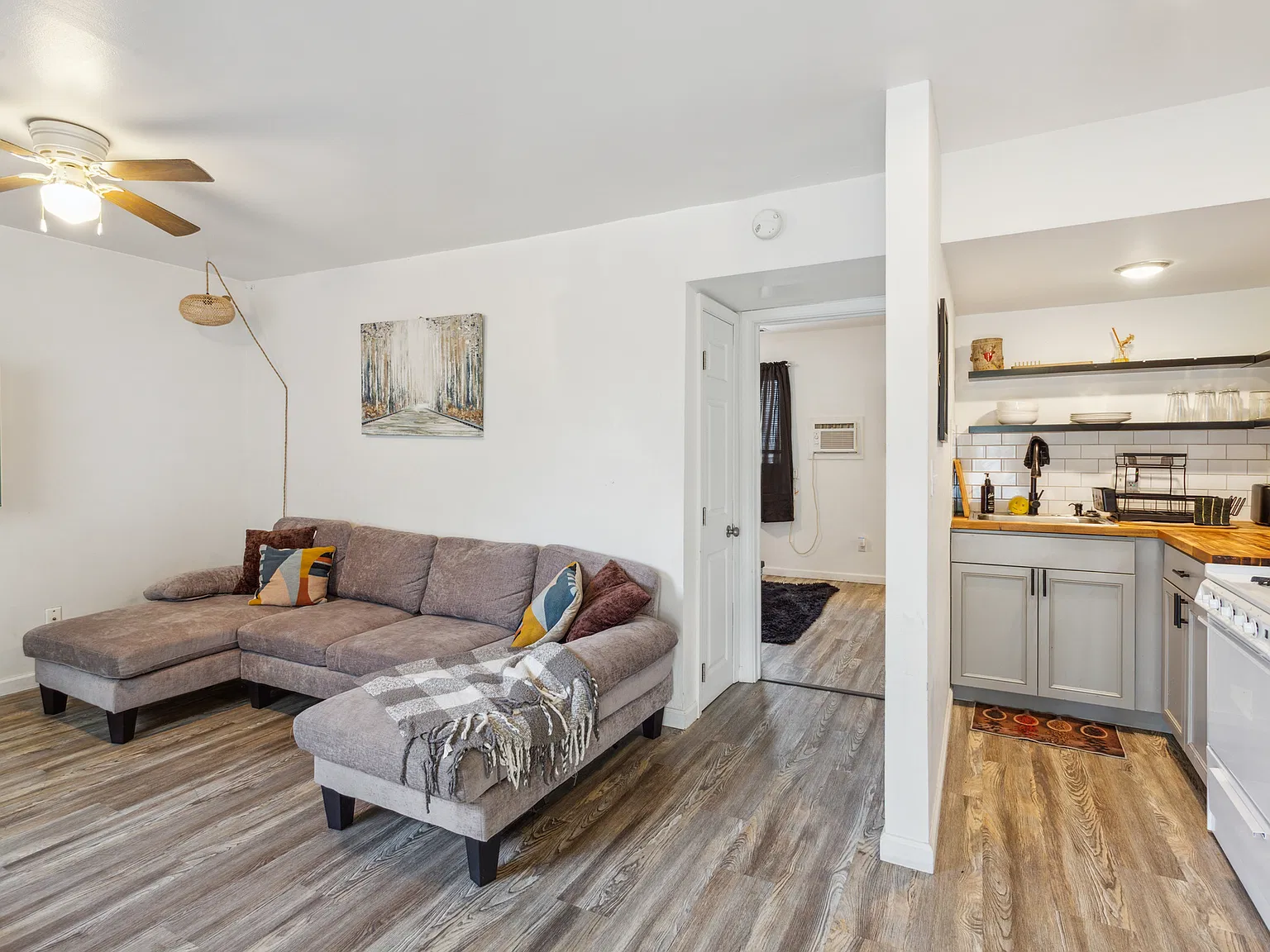 1 bed, 700 sqft, $1,150 — Photo 2