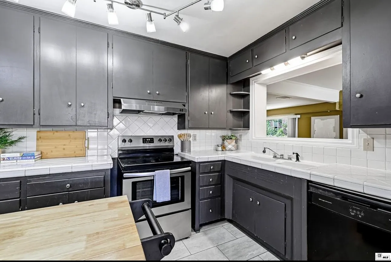 3 bed, 2.5 bath, 1928 sqft, $3,250 — Photo 4
