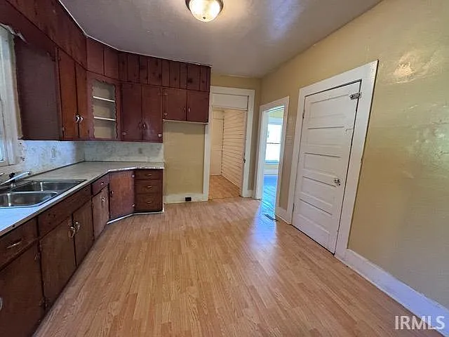 1022 W 1st St — Photo 7