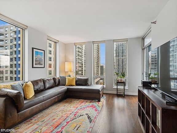 4th image of 1250 S Michigan Ave APT 1402