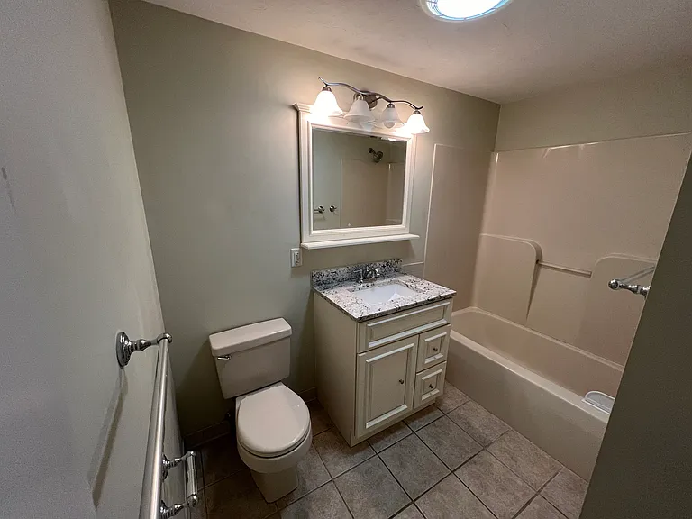 1135 Washington St #4 — Photo 8