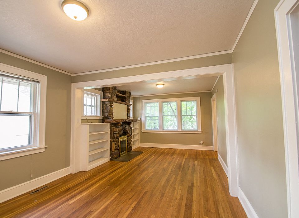 1111 Lincoln Living Room