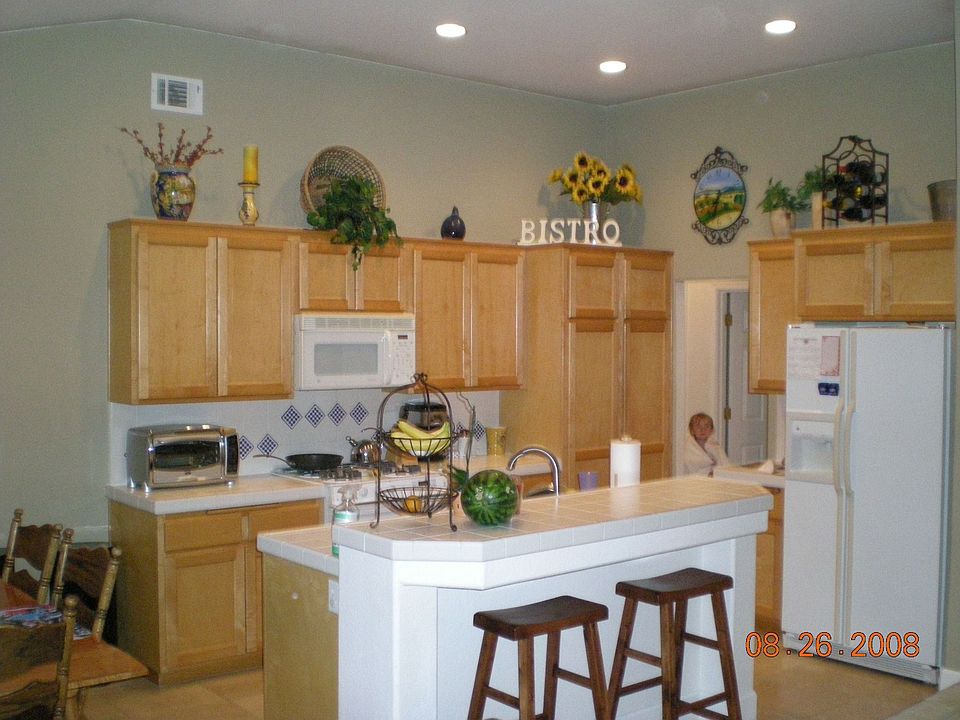 2nd image of 451 La Canada
