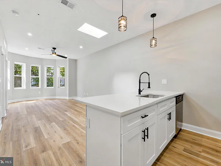 5853 Cedar Ave — Photo 1