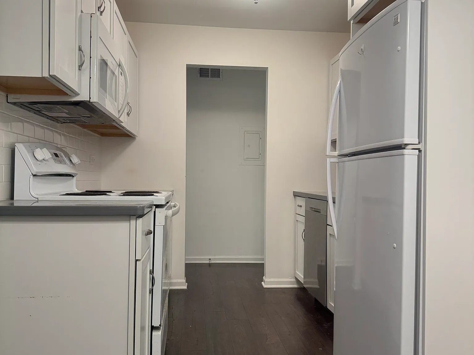 675 Grove Dr — Photo 3