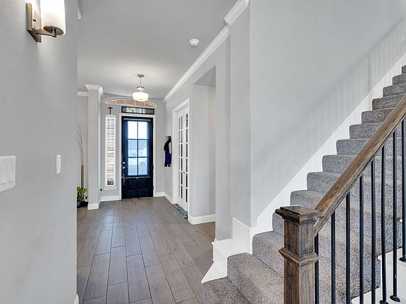 3rd image of 320 Berkeley Dr