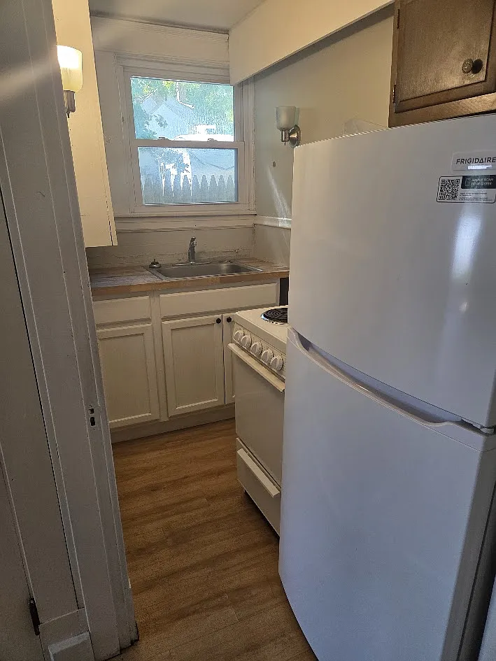 Studio, $1,200 — Photo 2
