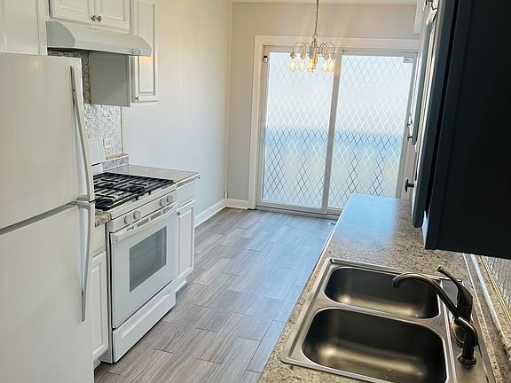 3rd image of 7653 W Galeview Ln