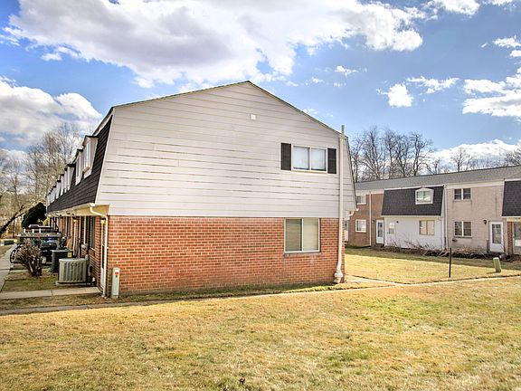 2nd image of 231 Melrose Ct