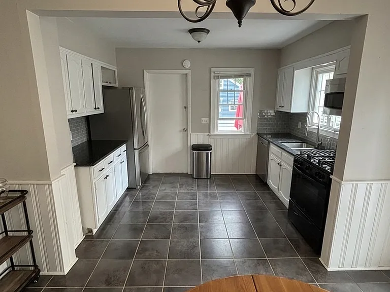 511 Montrose Ave #1 — Photo 1