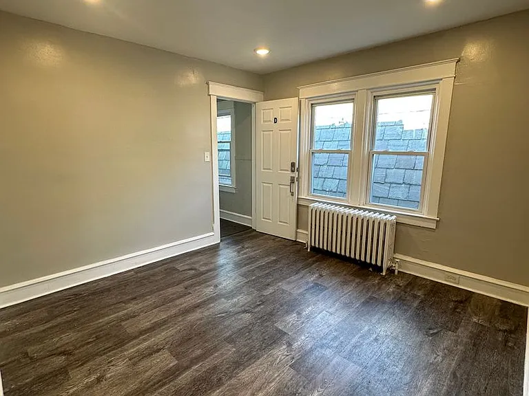 2527 Edgemont Ave — Photo 24