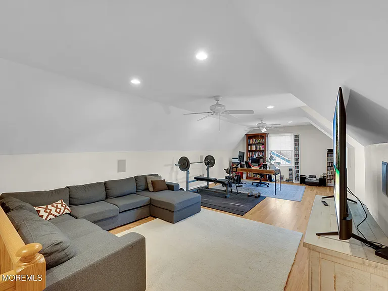 402 Morgan Pkwy — Photo 29