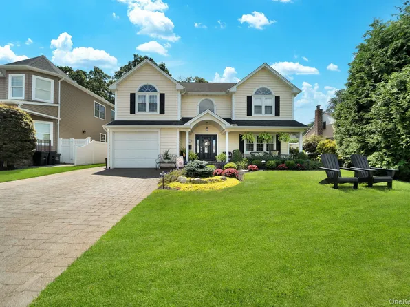 1836 Gardenia Avenue, Merrick, NY 11566