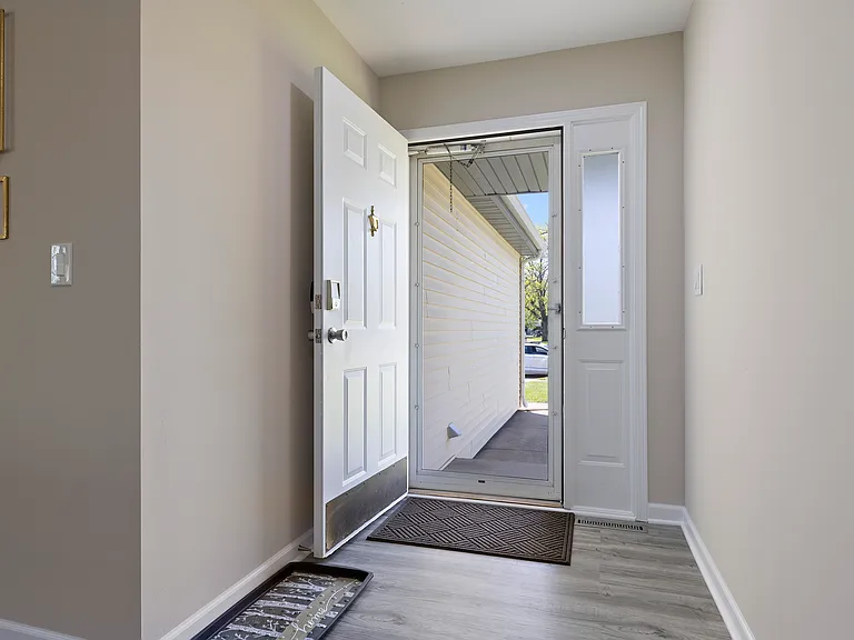 1219 W 6th St — Photo 11