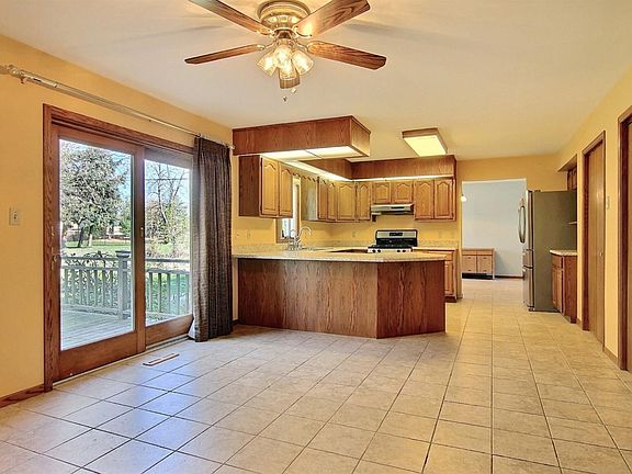 3rd image of 9300 W 92nd Pl