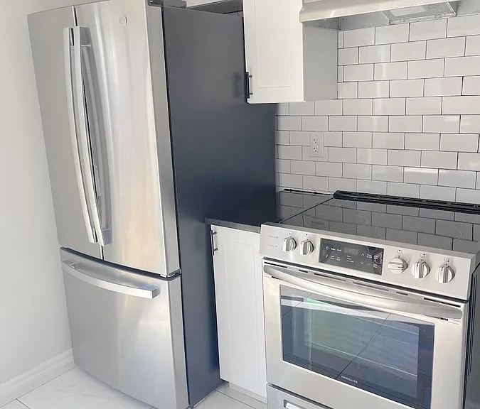 1677 Victoria Ave — Photo 12