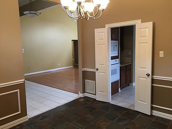 5th image of 3941 Malton Dr