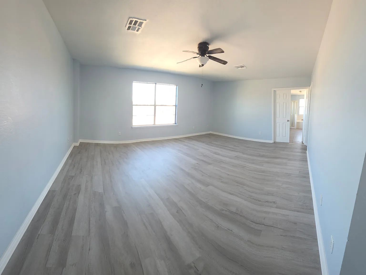 3 bed, 2.5 bath, 2542 sqft, $2,500 — Photo 3
