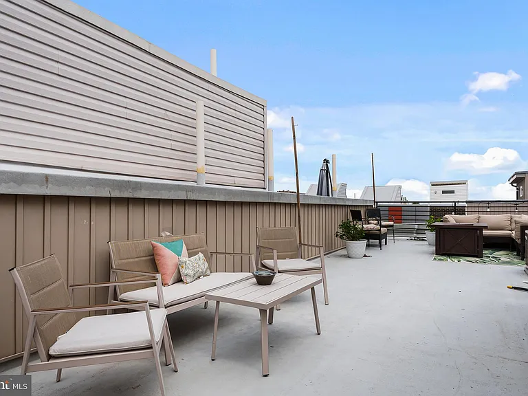 1336 S Bouvier St #B — Photo 23